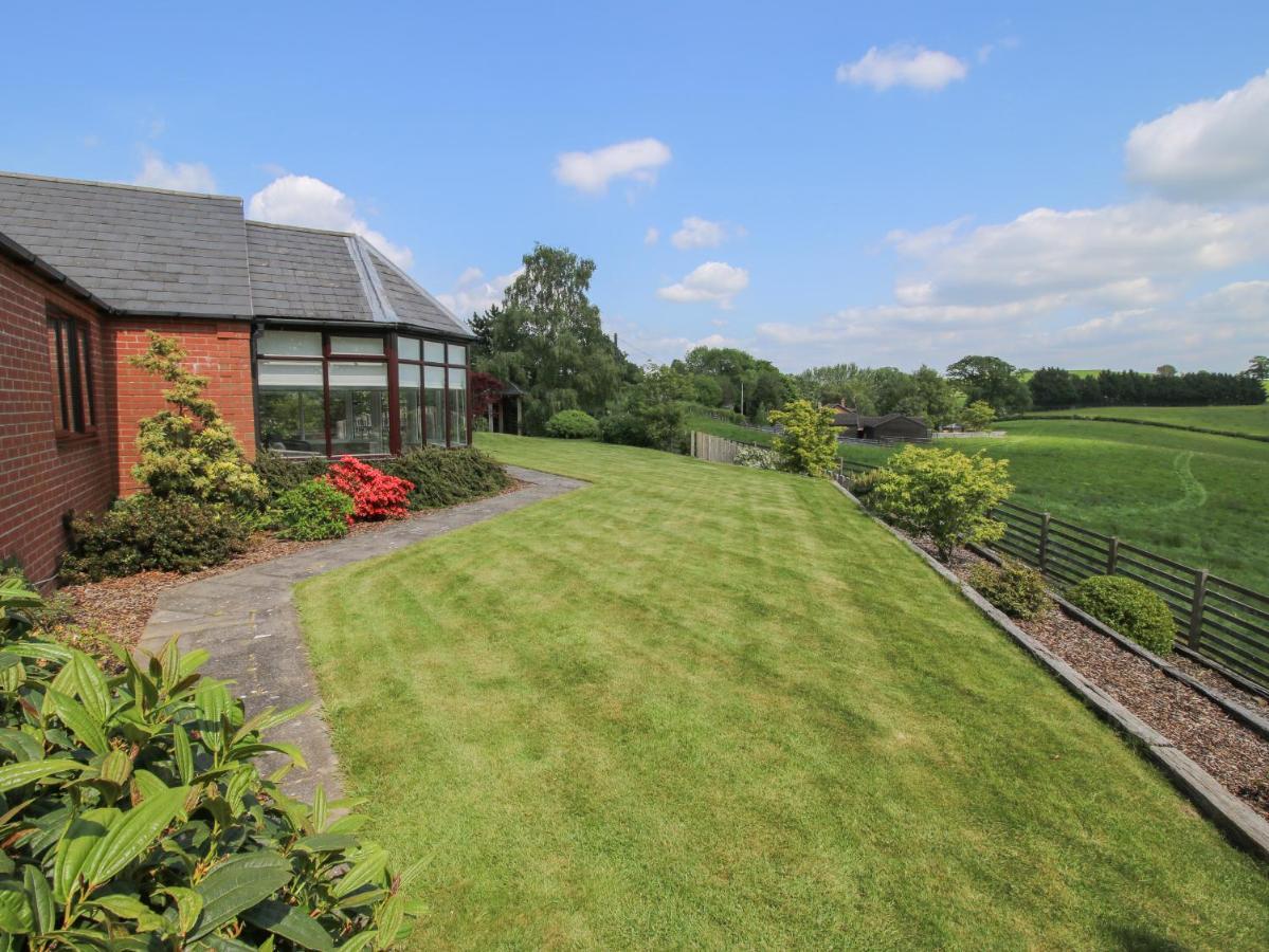 The Marshes Welshpool Exterior foto